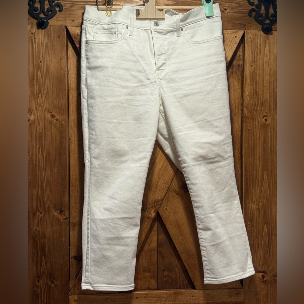 Levi's Women's Capris White Pants Size 32